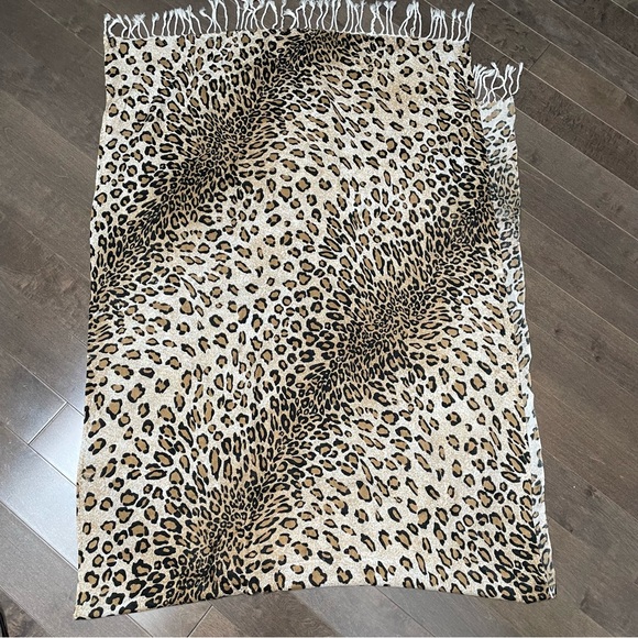 Cheetah/Leopard "3D" Print Scarf - Picture 2 of 6